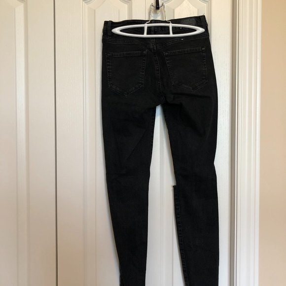 Slick black high waisted ripped jeans - Picture 4 of 4